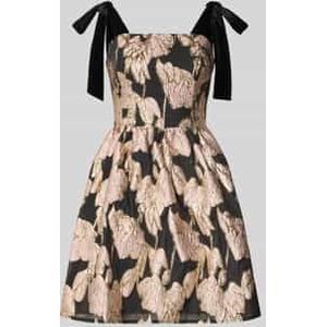 Regular fit avondjurk met all-over bloemenstitching