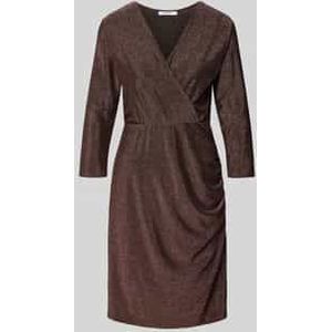 Knielange jurk met V-hals, model 'Ji44niaa'