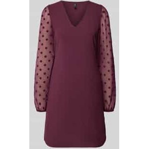 Soepele cocktailjurk met semi-transparante mouwen, model 'ALVA'