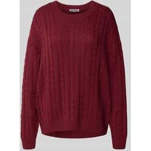 Gebreide pullover met kabelpatroon en ronde hals