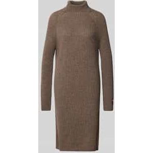 Knielange gebreide jurk met opstaande kraag, model 'Mouline'