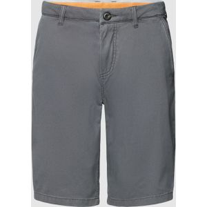 Korte slim fit chino met steekzakken