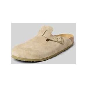 Leren slippers met doornsluiting, model 'Boston'