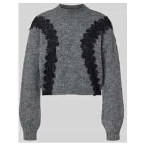 Korte gebreide pullover met kant, model 'SUTTON'