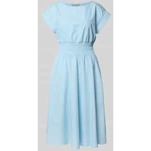 Knielange jurk met smokdetails