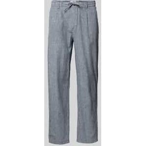 Stoffen broek met linnen en steekzakken opzij