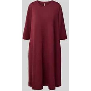 Knielange jurk met ronde hals, model 'BANU'