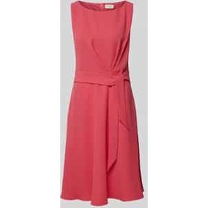 Cocktailjurk met strikceintuur