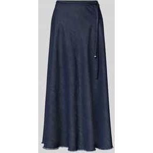 Midirok met franjes en strikceintuur