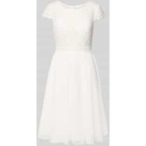 Bruidsjurk met gebloemd kant