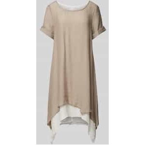 Knielange jurk in dubbele-laagjeslook