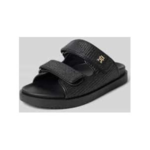 Slippers met klittenbandsluiting