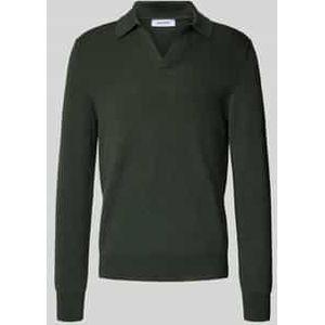 Gebreide pullover van scheerwol met platte kraag en V-hals