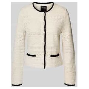 Gebreid jack van scheerwol met ajourpatroon