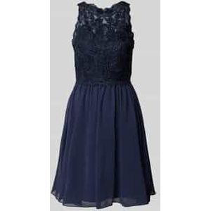 Cocktailjurk met siergarnering