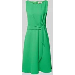 Cocktailjurk met strikceintuur