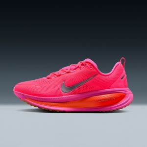 Nike Vomero 18 Straßenlaufschuh (Damen) - Pink