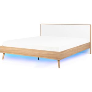 Bed bruin 180 x 200 cm LED-verlichting houten look wit hoofdbord met lattenbodem klassiek