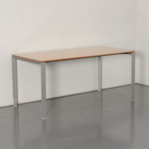 Ahrend 700 bureau, ahorn blad, 160 x 80 cm, hoogte instelbaar onderstel, grijze voetjes | Hoogte instelbaar | Duurzame keuze | Extra veel werkruimte