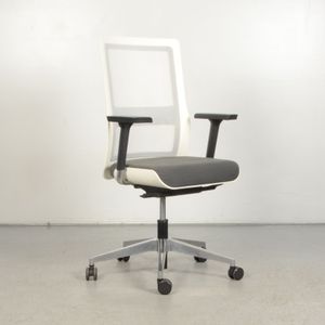 Bureaustoel Wiesner Hager POI Grijs Wit -mesh rugleuning 4D armleggers | Gestoffeerd | Uitgebreid instelbare armleggers | NEN1335