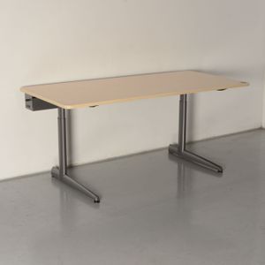 Ahrend 500 elektrisch bureau, ahorn blad, 170 x 80 cm, hoogte verstelbaar onderstel, ( Let op, dit is geen zit-sta bureau ) | Voldoende werkruimte