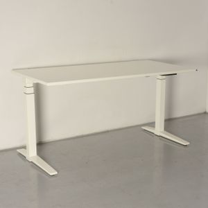 Konig & Neurath zit-sta bureau, wit blad, 160 x 80 cm, hoogte verstelbaar onderstel | Staand werken mogelijk |