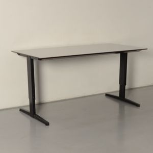 Aspa bureau, lichtgrijs blad, 160 x 80 cm, hoogte instelbaar onderstel | Hoogte instelbaar onderstel | Met kabeldop