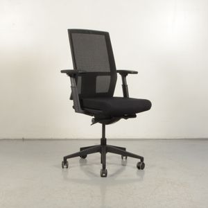 Bureaustoel Intell Mesh Back Zwart Opnieuw gestoffeerd 3D armleggers | NEN 1335 gecertificeerd | Gestapt synchroonmechanisme | 3D armsteunen