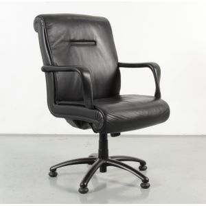 Poltrona Frau design fauteuil, zwart leder, draaibaar onderstel | Draaibaar onderstel
