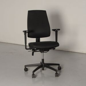 Interstuhl 154G bureaustoel, zwart, 5D armleggers | Uitgebreid instelbare armsteunen