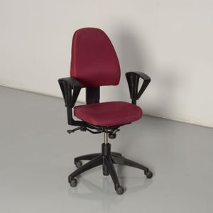Kinnarps bureaustoel, rood, 2D armleggers |