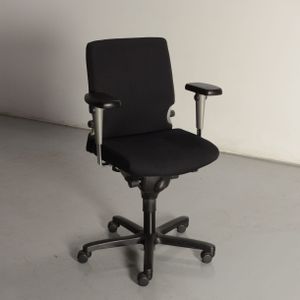 Comforto 77 bureaustoel, zwart, opnieuw gestoffeerd, 4D armleggers, nieuwe armpads | Uitgebreid instelbare armsteunen | Met