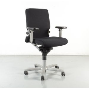 Comforto 77 bureaustoel, zwart, 4D armleggers, opnieuw gestoffeerd, nieuwe armpads | Opnieuw gestoffeerd | Nieuwe armpads | Met