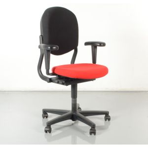 Ahrend 220 bureaustoel, zwart/rood, 2D armleggers | Uitstekende Ahrend kwaliteit | Met synchroonmechanisme