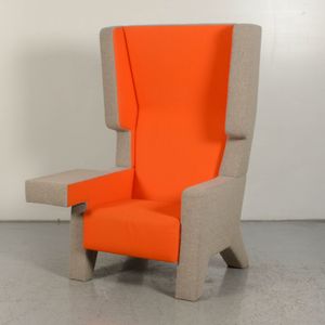 Akoestische design fauteuil Prooff Earchair Oranje Grijs Incl. werkblad rechts | Design fauteuil | Akoestisch | Vaste armsteunen