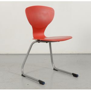 Design kantinestoel Ilpospa IKS Rood Buisframe onderstel | Buisframe | Designstoel | Kunststof bekleding