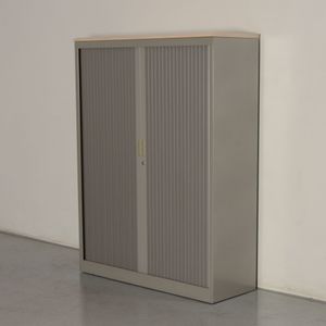 Officenow roldeurkast, grijs, 158 x 120 cm, incl. 3 legborden | Met