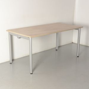 Ahrend 500 bureau, 160 x 80 cm, bladkleur naar keuze, vaste hoogte onderstel |
