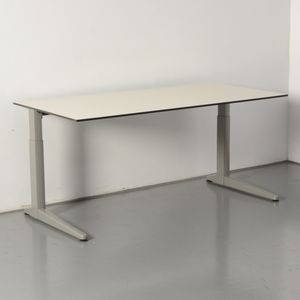 Ahrend Four Two bureau, creme gespikkeld blad, 160x80 cm, hoogte instelbaar onderstel | Hoogte instelbaar | Duurzame keuze | Extra veel werkruimte