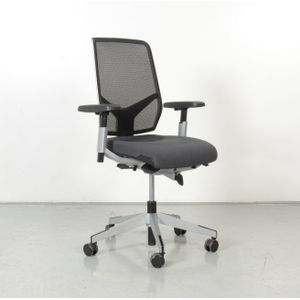 Giroflex 68 bureaustoel, antraciet / mesh, 3D armleggers | Mesh rugleuning | Verstelbare zitdiepte | Met synchroonmechanisme
