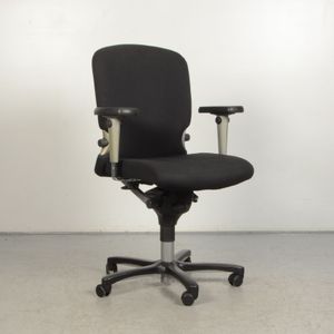 Bureaustoel Haworth Comforto 77 Zwart 4D armlerggers | Gestoffeerd | Uitgebreid instelbare armleggers | NEN1335