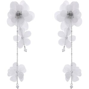 Zilverkleurige bijoux oorbellen met witte bloemen