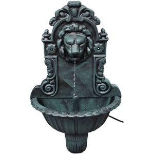 <p>Deze vintage-stijl fontein met een decoratief leeuwenkopontwerp is een prachtige toevoeging aan elke muur. Met een eenvoudige montage kan deze muurfontein snel worden geïnstalleerd. De fontein is voorzien van een soepele waterpomp die het water continu terugvoert, waardoor een rustgevend geluid ontstaat.</p>
<p>Gemaakt van duurzaam kunststof, is deze fontein geschikt voor binnengebruik. De levering omvat een fontein, een waterpomp en een waterslang, zodat u direct kunt genieten van uw nieuwe fontein.</p>
<ul>
  <li>Kleur: groen</li>
  <li>Materiaal: kunststof</li>
  <li>Totale afmetingen: 41 x 22,5 x 65 cm (L x B x H)</li>
  <li>Waterpomp is inbegrepen (220-240 V~, 4 W)</li>
  <li>Waterslang is inbegrepen</li>
  <li>Geschikt voor gebruik binnenshuis</li>
</ul>
<p>Creëer een ontspannen sfeer in uw huis met deze prachtige muurfontein. Het tijdloze ontwerp en de hoogwaardige materialen zorgen ervoor dat deze fontein lang meegaat. Geniet van het rustgevende geluid van stromend water en voeg een vleugje elegantie toe aan uw interieur.</p>