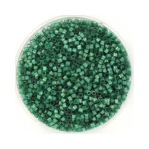 Miyuki delica's 11/0 1.6x1.3mm 5 gram (+- 1000 stuks) silk satin dyed emerald