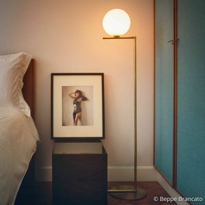 FLOS IC F1 vloerlamp, geborsteld messing