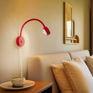 Lindby Jyla wandlamp, rood/wit, lens, 4.200 K, flexibele arm
