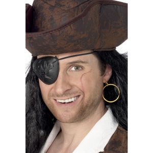 Oorbel en ooglapje voor een piraat