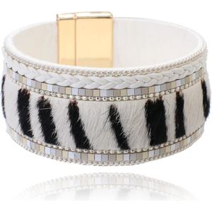 Witte brede dames armband met dierenprint