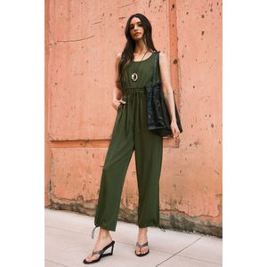 Olijfgroene mouwloze jumpsuit met ronde hals en rechte pijpen
