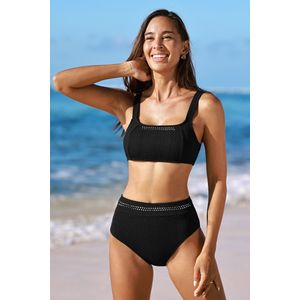 Zwarte bikini-bralette met vierkante hals en standaard broekje